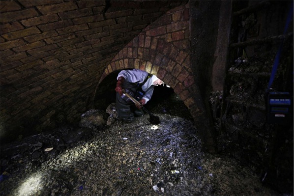 Un monstre de graisse obstrue les égouts de Londres Un monstre de graisse obstrue les égouts de Londres