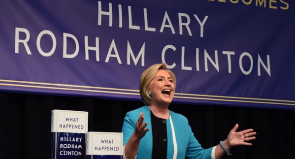 Hillary Clinton explique comment "ça s'est passé" dans son nouveau livre