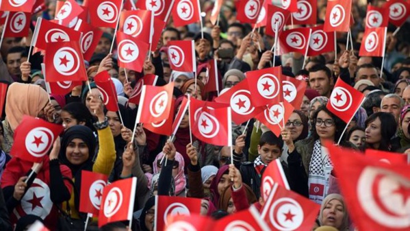 Tunisie: manifestation contre une loi controversée d'amnistie Tunisie: manifestation contre une loi controversée d'amnistie