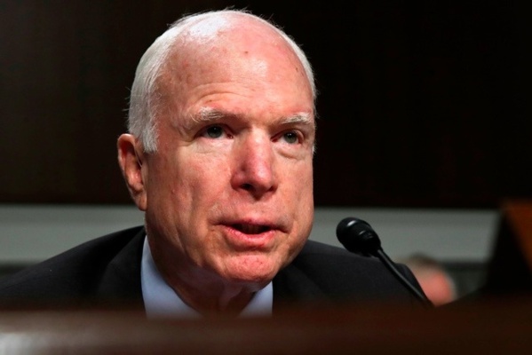 Abrogation d'Obamacare: John McCain défie son camp Abrogation d'Obamacare: John McCain défie son camp