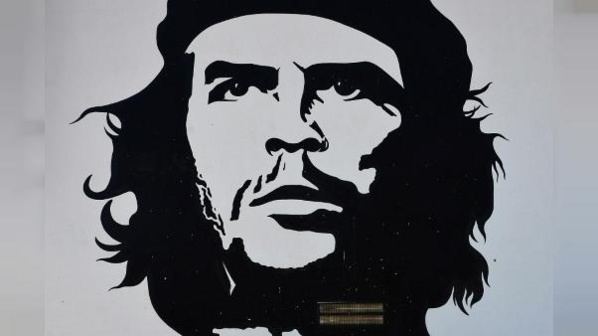 Bolivie : l’armée rend hommage au Che, après l’avoir abattu en 1967