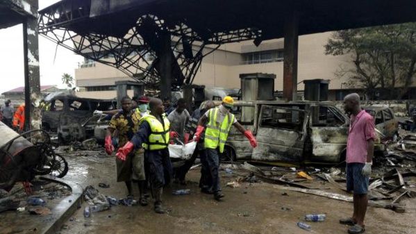 Ghana: 7 morts dans un incendie et des explosions dans des stations-service Ghana: 7 morts dans un incendie et des explosions dans des stations-service
