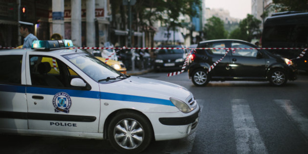 Grèce : un avocat connu assassiné dans son cabinet à Athènes