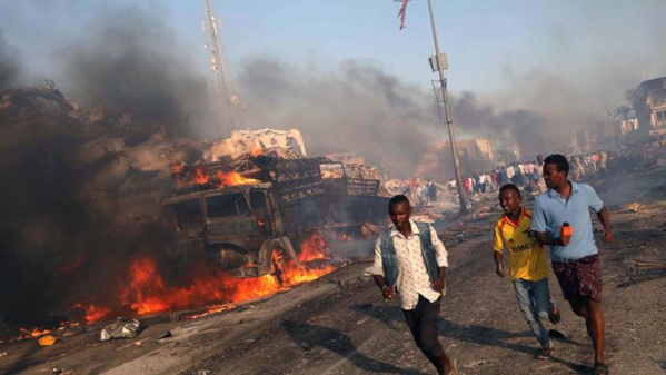 Somalie: au moins 137 morts et 300 blessés dans l'attentat de Mogadiscio Somalie: au moins 137 morts et 300 blessés dans l'attentat de Mogadiscio