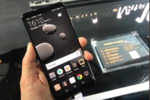 Huawei présente son dernier né, un smartphone paré d'intelligence artificielle