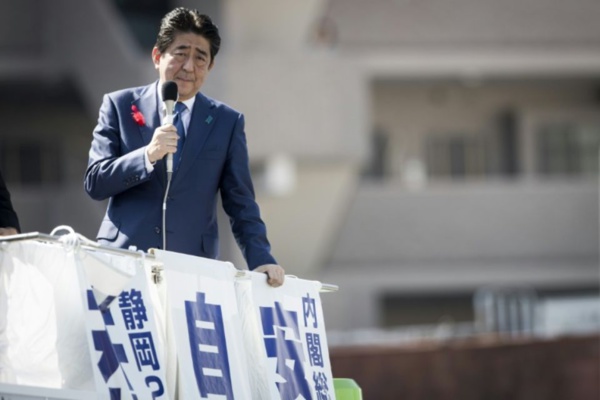 Législatives au Japon: large victoire de la coalition de Abe, selon des sondages