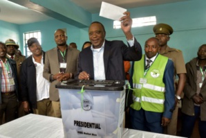 Kenya: la faible participation assombrit la réélection attendue du président Kenyatta