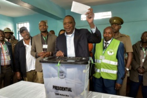 Kenya: la faible participation assombrit la réélection attendue du président Kenyatta Kenya: la faible participation assombrit la réélection attendue du président Kenyatta