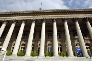 L'Europe clôture en hausse avec le repli de l'euro, mais Madrid chute