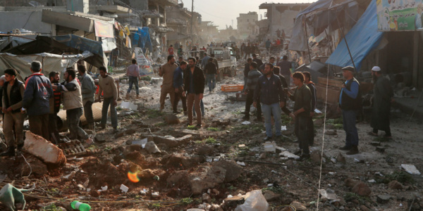 Syrie: 53 morts dans des frappes aériennes sur un marché, selon l'OSDH