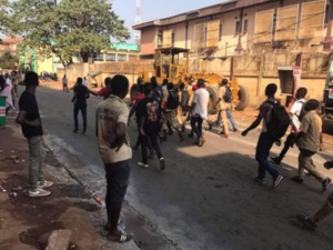 Guinée: un mort lors de manifestations d'élèves contre la situation dans l'éducation Guinée: un mort lors de manifestations d'élèves contre la situation dans l'éducation