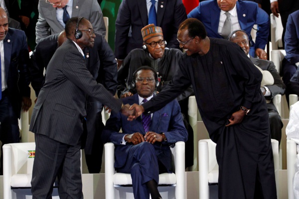 La chute de Mugabe, un espoir pour les oppositions en Afrique ? La chute de Mugabe, un espoir pour les oppositions en Afrique ?