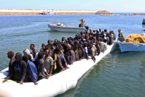 Méditerranée: 1.500 migrants secourus en 3 jours, une femme retrouvée morte