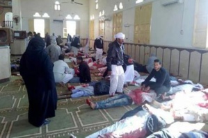 Carnage dans une mosquée en Egypte, au moins 235 morts