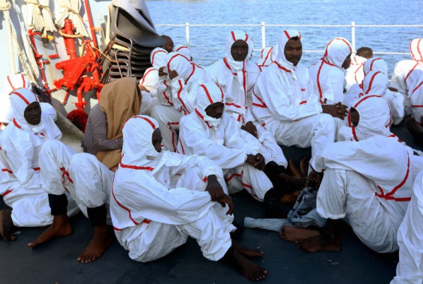 Plus de 30 migrants morts et 200 survivants au large de la Libye (marine)