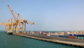 Yémen: une première cargaison d'aide alimentaire entre dans un port rebelle Yémen: une première cargaison d'aide alimentaire entre dans un port rebelle