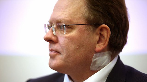 L'Allemagne en émoi après une agression contre un maire pro-réfugiés L'Allemagne en émoi après une agression contre un maire pro-réfugiés