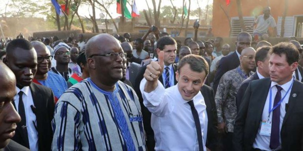 La leçon de M. Macron sur le franc CFA aux dirigeants africains : « il ne faut pas dormir sur la natte des autres »1