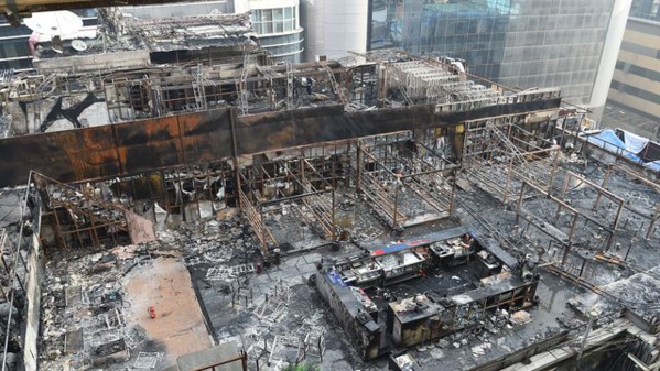 Enorme incendie dans un restaurant de Bombay: au moins 14 morts Enorme incendie dans un restaurant de Bombay: au moins 14 morts