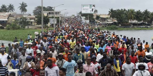 Togo: dizaines de milliers de manifestants dans les rues de Lomé Togo: dizaines de milliers de manifestants dans les rues de Lomé