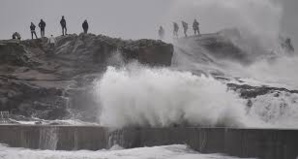 France/La tempête Eleanor poursuit sa route vers le Sud-Est: 1 mort et 4 blessés graves France/La tempête Eleanor poursuit sa route vers le Sud-Est: 1 mort et 4 blessés graves