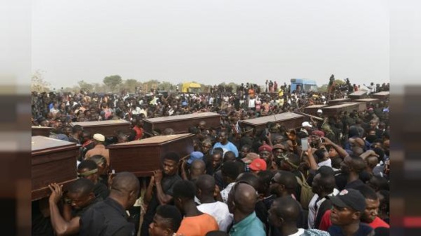 Nigeria: hommage de masse pour 80 agriculteurs victimes d'affrontements communautaires