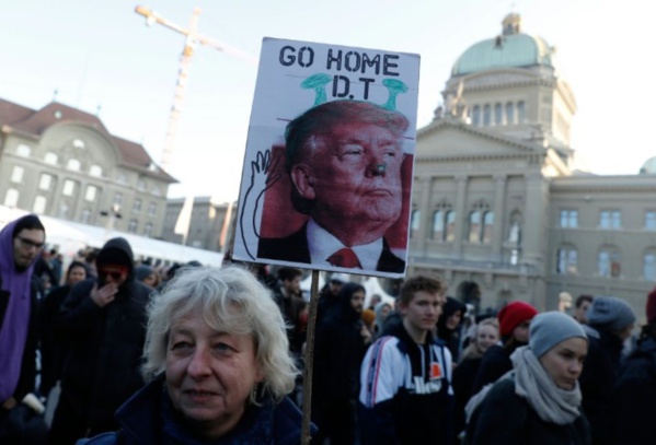 Plusieurs centaines de manifestants à Berne contre Trump à Davos