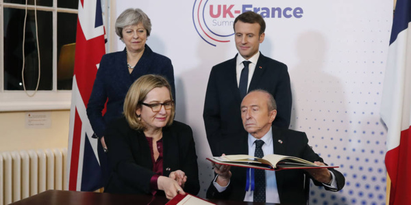 Macron et May signent un traité sur le contrôle de l'immigration à leur frontière Macron et May signent un traité sur le contrôle de l'immigration à leur frontière