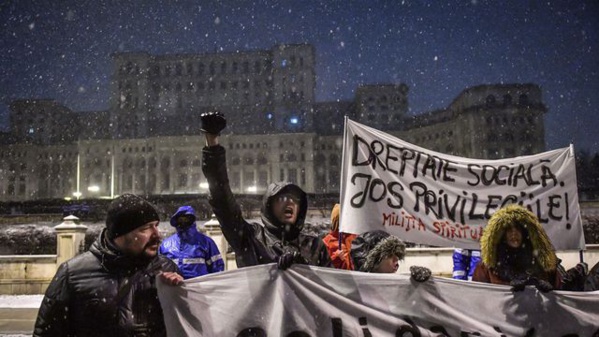 Plus de 30.000 Roumains dans la rue pour dire "non à la corruption" Plus de 30.000 Roumains dans la rue pour dire "non à la corruption"