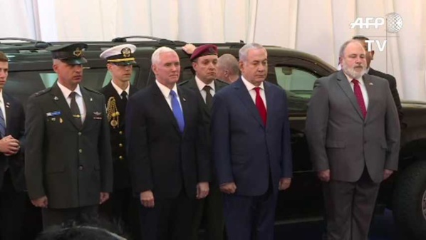 Netanyahu reçoit Pence avec les honneurs dûs à un "ami" d'Israël Netanyahu reçoit Pence avec les honneurs dûs à un "ami" d'Israël