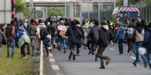 France: quatre migrants blessés par balle, dont un grièvement