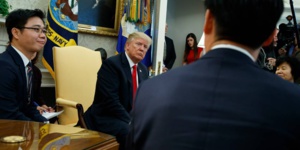Trump reçoit des transfuges nord-coréens dans le Bureau ovale Trump reçoit des transfuges nord-coréens dans le Bureau ovale