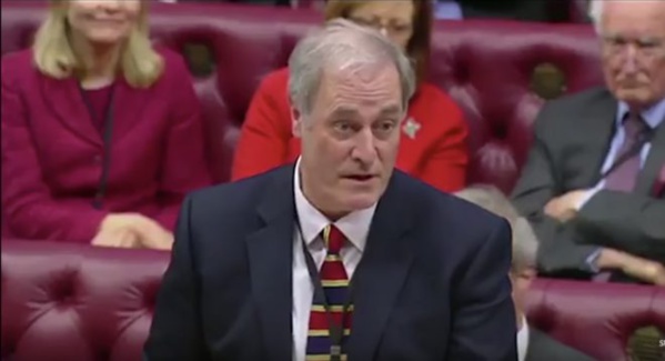 Arrivé une minute en retard, un ministre britannique pose sa démission (mais elle a été refusée)