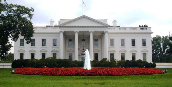 Empêtrée dans le scandale des violences conjugales, la Maison Blanche riposte