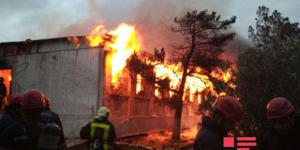 Azerbaïdjan: au moins 25 morts dans l'incendie d'un centre de réhabilitation pour toxicomanes Azerbaïdjan: au moins 25 morts dans l'incendie d'un centre de réhabilitation pour toxicomanes