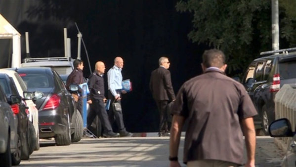 Israël: les policiers débarquent chez Netanyahu visé par les enquêtes Israël: les policiers débarquent chez Netanyahu visé par les enquêtes