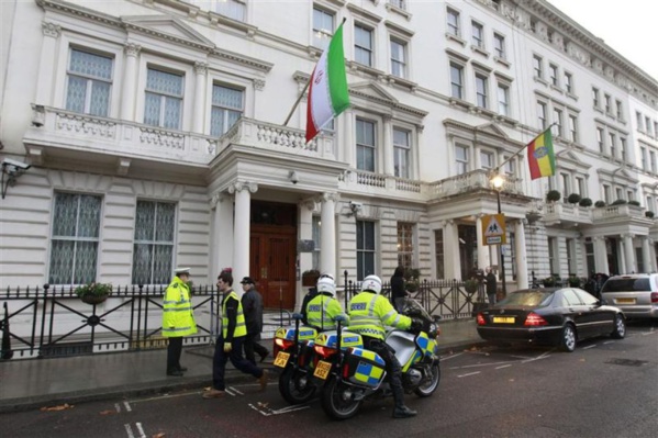 Londres: Quatre individus arrêtés après avoir accédé au balcon de l'ambassade d'Iran
