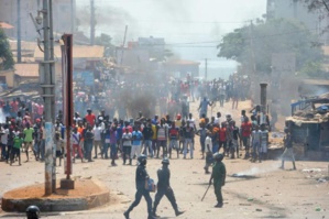 Manifestations houleuses à Conakry, le pouvoir dénonce une "déstabilisation Manifestations houleuses à Conakry, le pouvoir dénonce une "déstabilisation