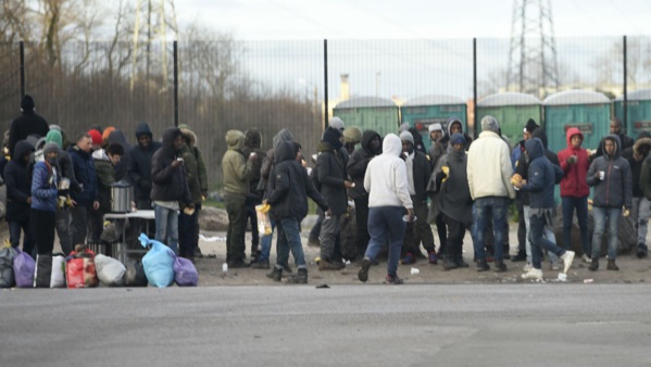 France: un migrant mortellement poignardé à Calais (autorités)