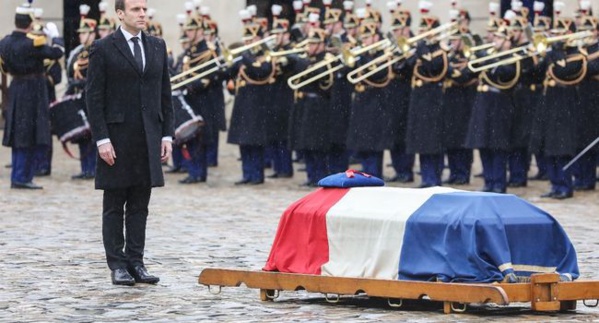 La France rend un hommage national au "héros" Arnaud Beltrame La France rend un hommage national au "héros" Arnaud Beltrame