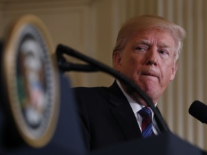 Trump va laisser ses troupes en Syrie "un peu plus longtemps" Trump va laisser ses troupes en Syrie "un peu plus longtemps"