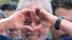 Présidentielle au Brésil: même en prison Lula reste favori