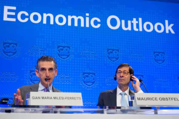Maurice Obstfeld chef économiste du Fmi (à droite) et Gian Maria Milesi-Ferretti, vice-directeur du département de recherche. (photo AFP)