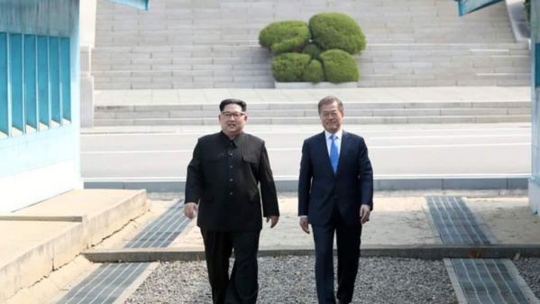 Corées: sommet historique entre Kim et Moon Corées: sommet historique entre Kim et Moon