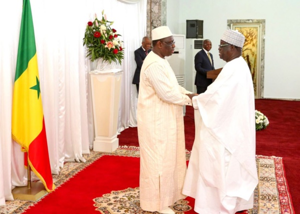 Le préambule de la constitution invalide la loi sur le parrainage "intégral" Le préambule de la constitution invalide la loi sur le parrainage "intégral"