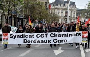 Les cheminots dans la rue pour mettre Matignon "sous pression"