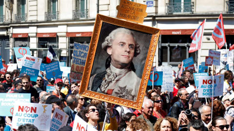 La gauche fait entendre sa voix à Paris pour la "Fête à Macron"