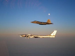Deux bombardiers russes interceptés au large de l'Alaska