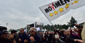 Sur les stands M5S et Ligue à Milan, des sympathisants satisfaits de l'alliance