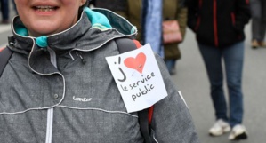 Services publics "attaqués": les fonctionnaires dans la rue mardi